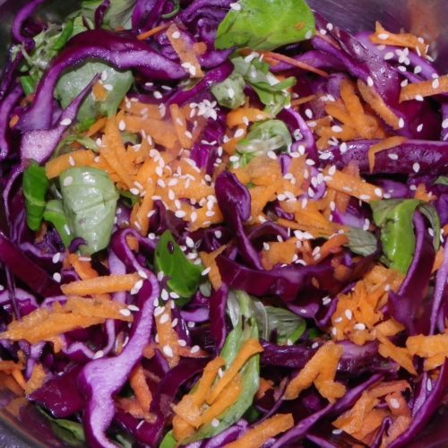 Salade de chou rouge à l'asiatique