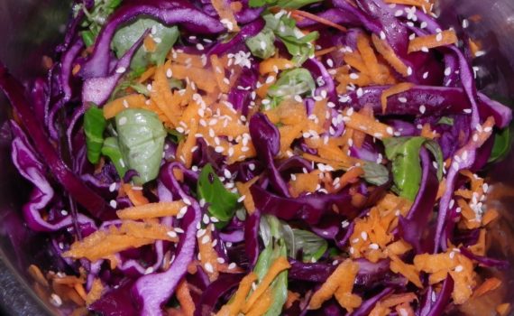 Salade de chou rouge à l'asiatique