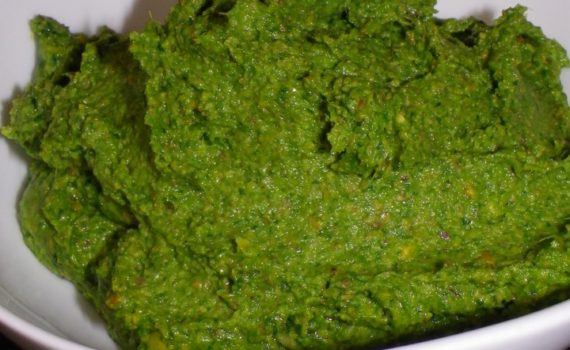 Pesto à l'épinard et à la pistache