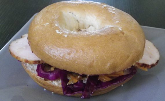bagel au chou rouge façon asiatique