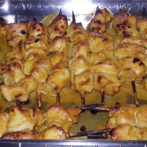 Brochettes de poulet sauce cacahuètes
