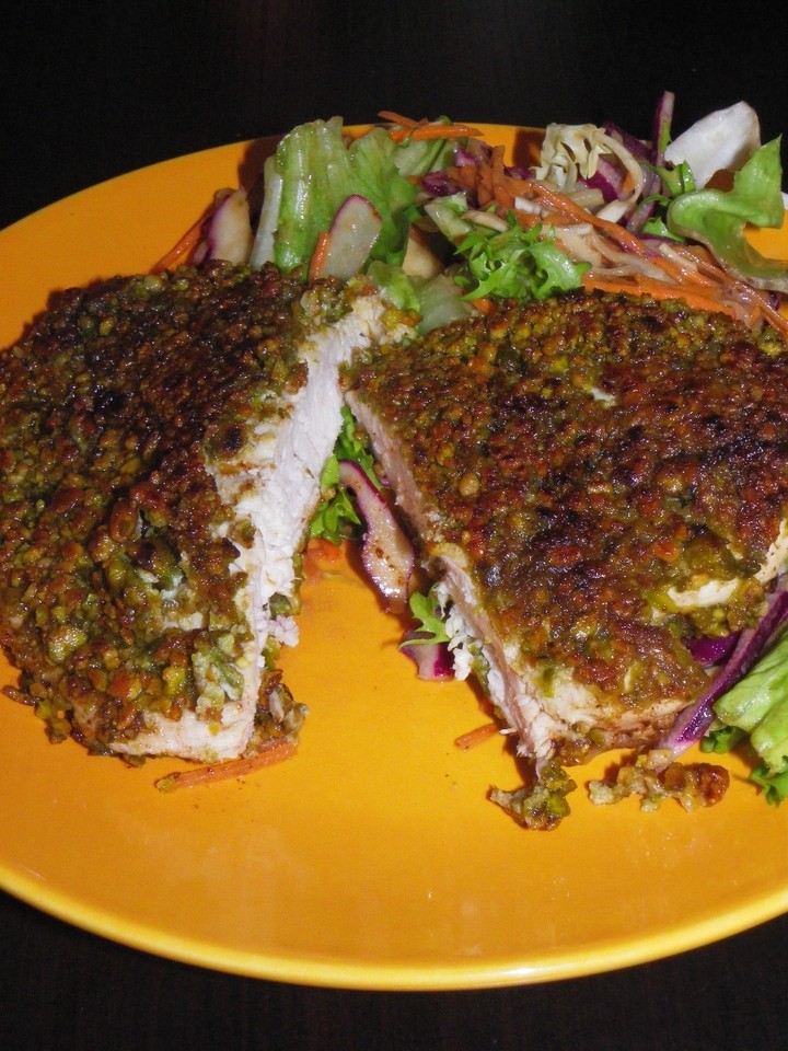 Escalope de poulet pané à la pistache et aux pignons