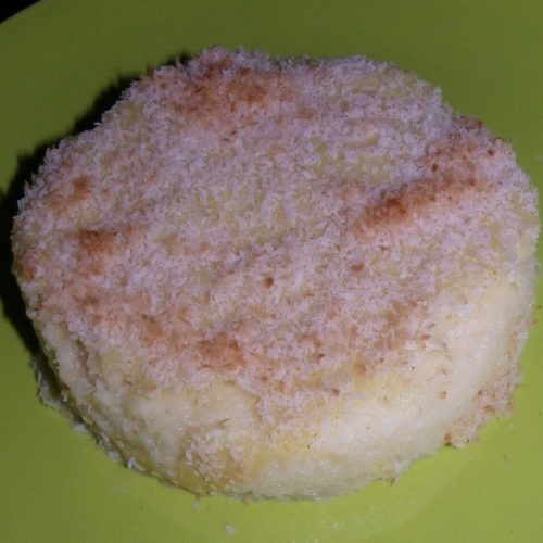 Gâteau de semoule à la noix de coco et à la fleur d'oranger