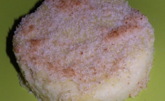 Gâteau de semoule à la noix de coco et à la fleur d'oranger