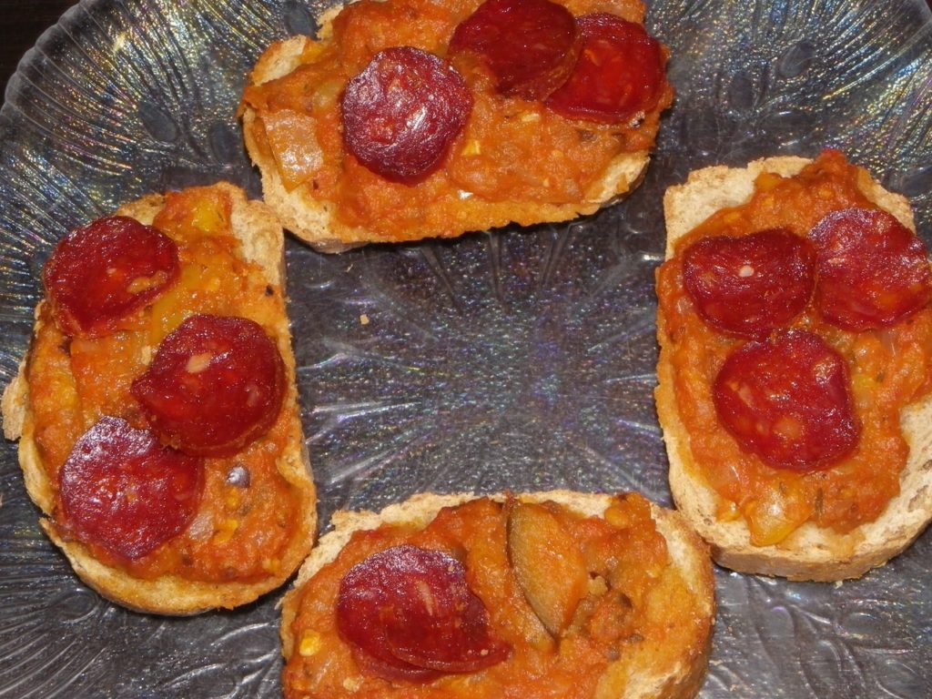 Mini-Bruschette à la sauce provençale et au chorizo